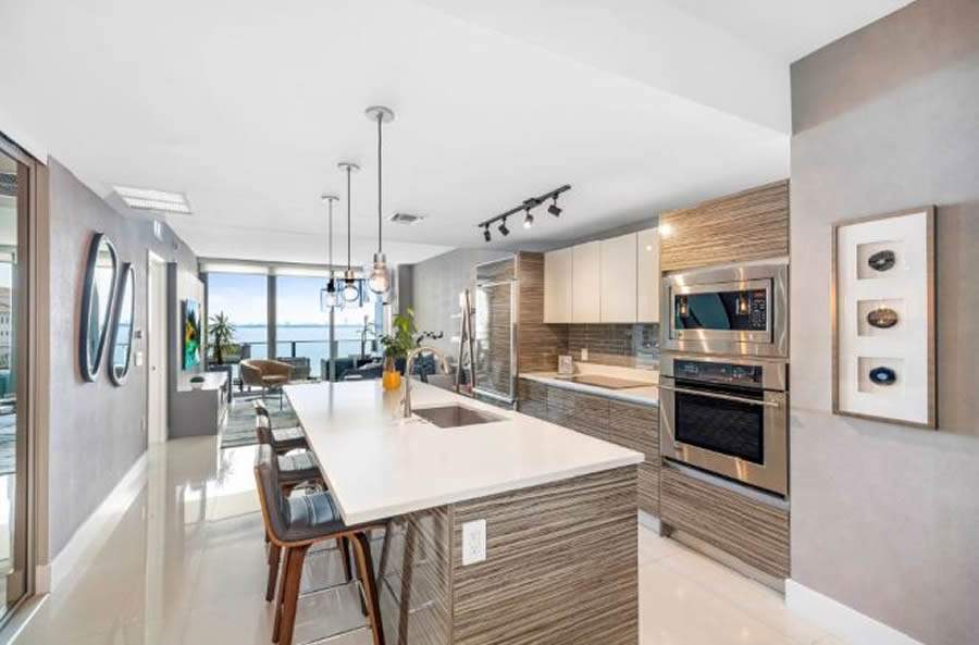 Dentro do conceito de cada projeto residencial, uma cozinha bem planejada &eacute; aquela que atende as demandas e o perfil de cada morador | Projeto Gigi Gorenstein Arquitetura | Foto: Gabbavisuals