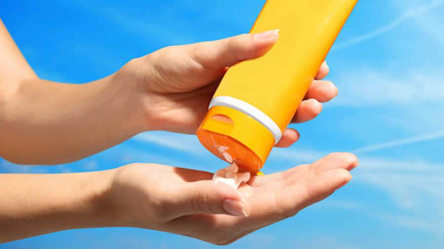 Temporada de calor refor&ccedil;a necessidade de se proteger do sol, principal marcador do envelhecimento