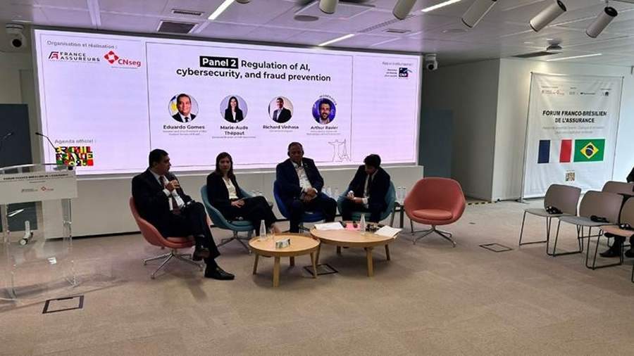 Da esq. Para dir: Richard Vinhosa, Marie-Aude Thépaut, Eduardo Gomes e Arthur Ravier