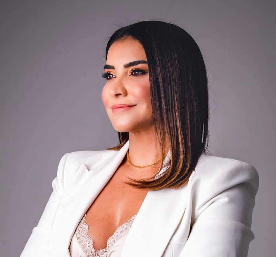 M&iacute;rian Queiroz 