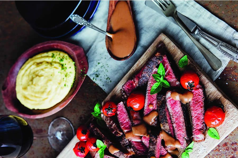 Ojo de bife e polenta cremosa com parmesão