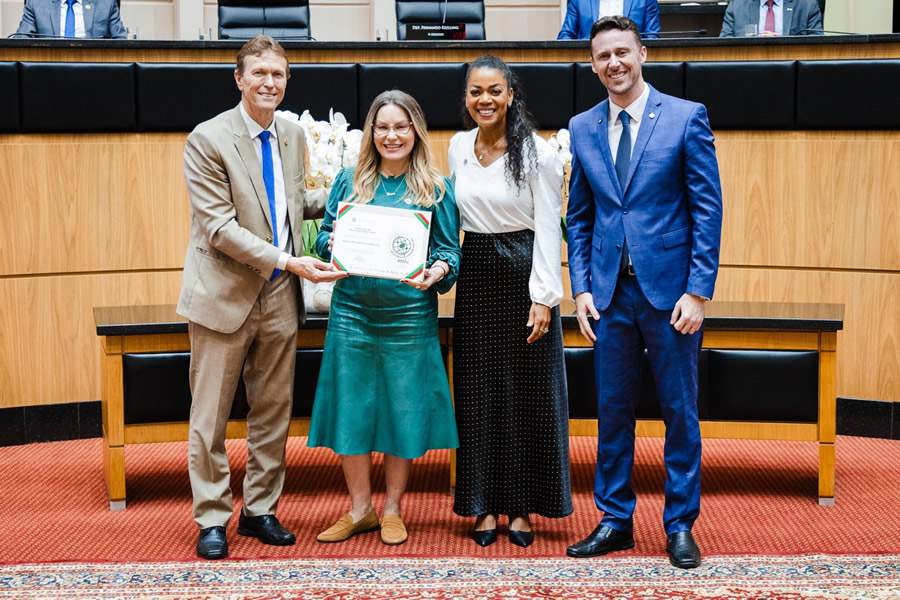 A CEO da Quanta Previd&ecirc;ncia recebeu a honraria da Alesc - Bruno Colla&ccedil;o/Ag&ecirc;ncia AL