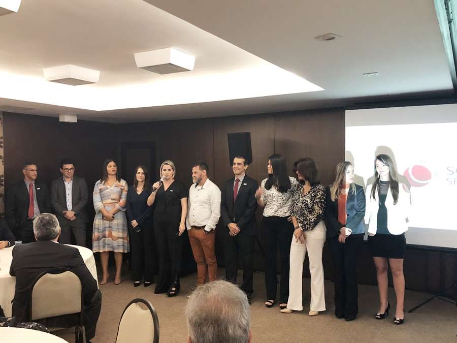 Paloma Debs - Gerente e sua equipe da Sucursal Santos - SP