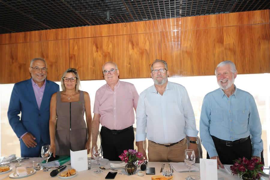  Membros da AGO: Gilberto Janu&aacute;rio, Ivone Arello, Evaldir Barboza de Paula, &Aacute;lvaro Fonseca e Adevaldo Calegari