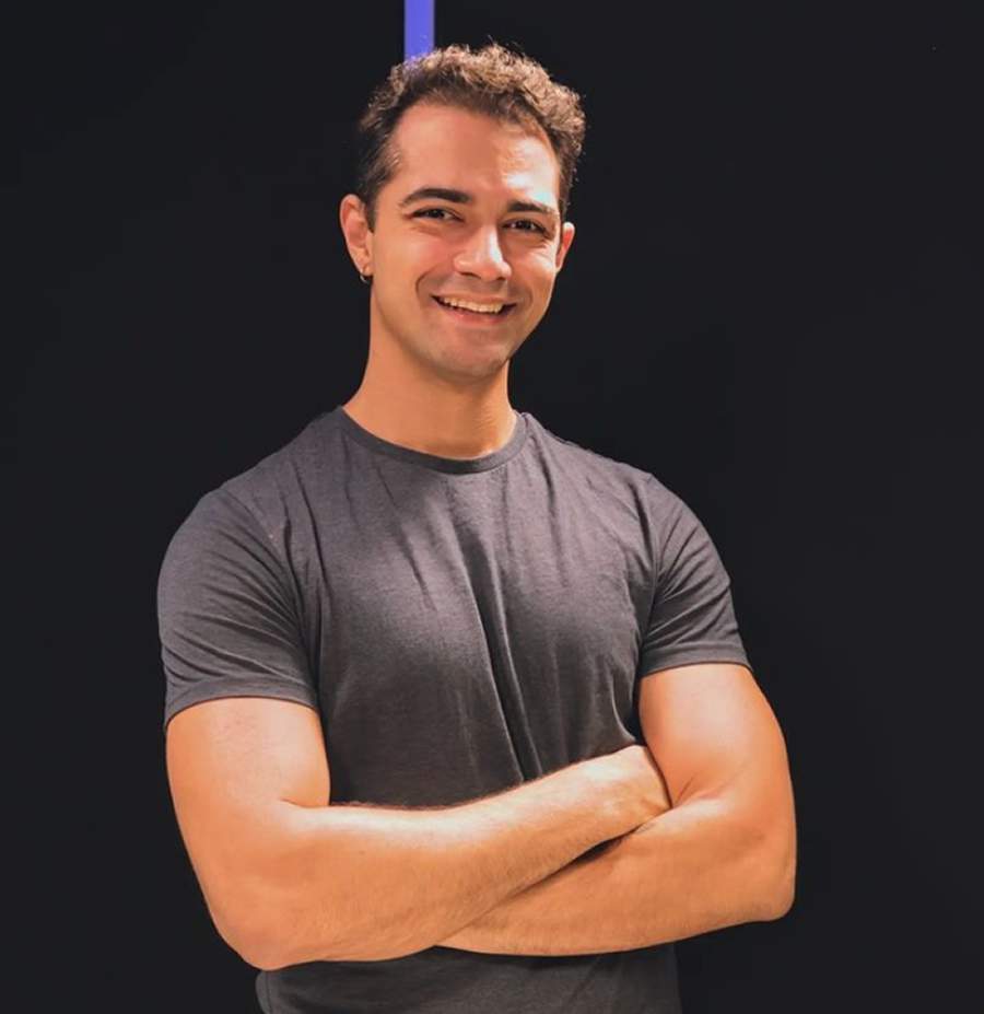 *Fabrício Carraro, Program Manager da Alura e autor publicado sobre IA