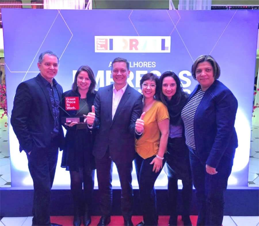 O Diretor de Gest&atilde;o de Pessoas do Grupo Bradesco Seguros, Juliano Marcilio (ao centro), e funcion&aacute;rios da &aacute;rea de Recursos Humanos foram os respons&aacute;veis por representar o Grupo Segurador na premia&ccedil;&atilde;o