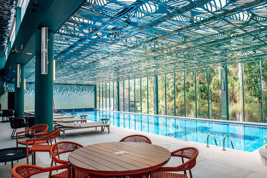  A área da piscina indoor com mais de 900m² tem o visual renovado - Grupo Tauá/ Divulgação