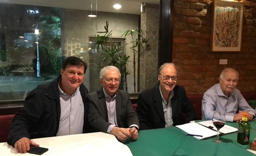 Da esquerda para direita: Gilberto Villela (tesoureiro do Clube da Bolinha -RJ); Ronaldo Vilela (diretor executivo do SindSeg RJ-ES); Anselmo Abrantes Fortuna (reitor do Clube da Bolinha - RJ) e Jorge Carvalho secret&aacute;rio do Clube da Bolinha-RJ) &ndash; Foto: Divulga&ccedil;&atilde;o