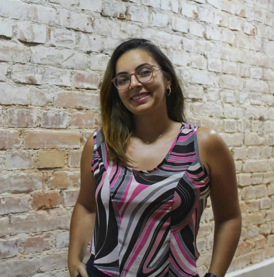 Alyne Lopes, consultora da Alma Neg&oacute;cios - Divulga&ccedil;&atilde;o