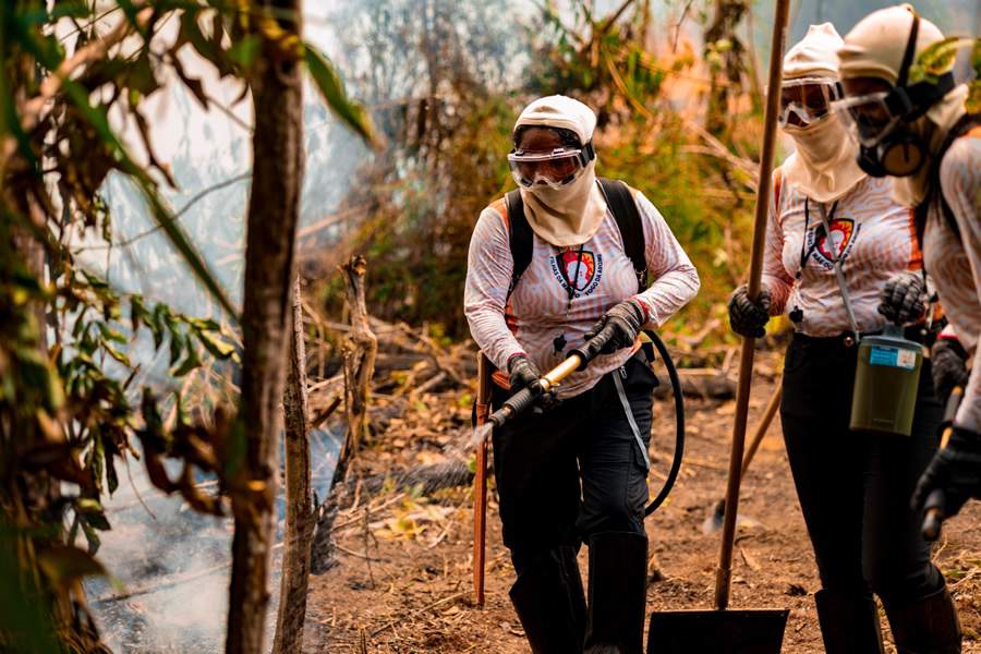 Brigada de incêndio feminina “Filhas da Mãe do Fogo” do projeto AWA, em Gurupá (Imagens: Carbonext)