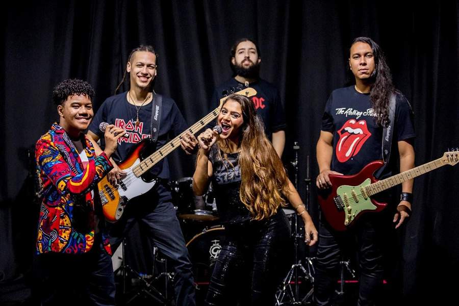 Elenco do musical &ldquo;Rock para Crian&ccedil;as - A Hist&oacute;ria do Rock&rdquo;, que conta com o apoio da BB Seguros
