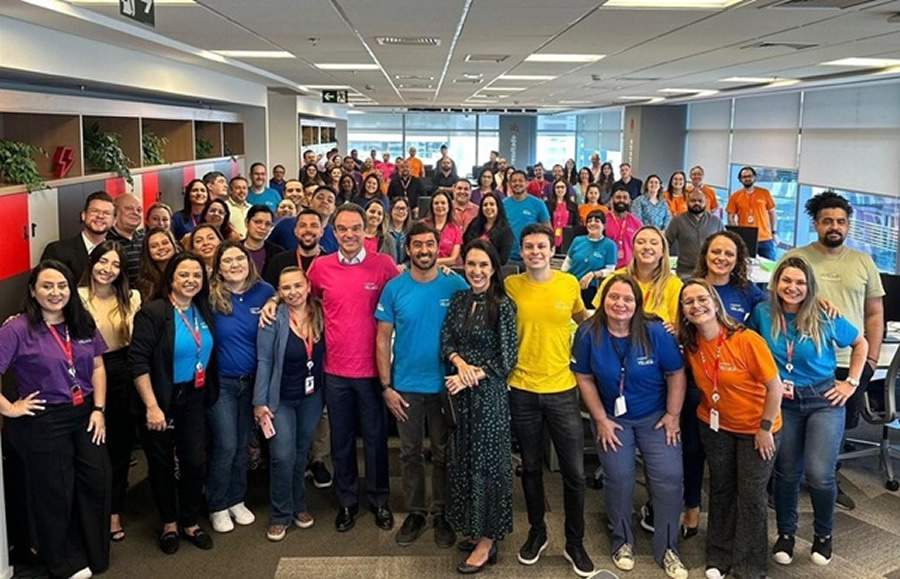 As squads do MAPFRE Village, com o CEO Felipe Nascimento e a head de Transformação Daniela Neves à frente: passo fundamental para a aceleração da metodologia ágil