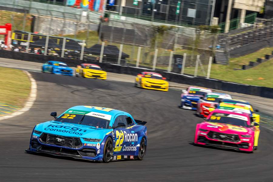   Victor Andrade brilhou em Interlagos com a Racon Consórcios (Foto: Rodrigo Guimarães)