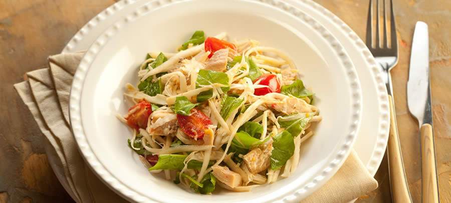 Talharim de Pupunha com Salmão,Tomate e Rúcula