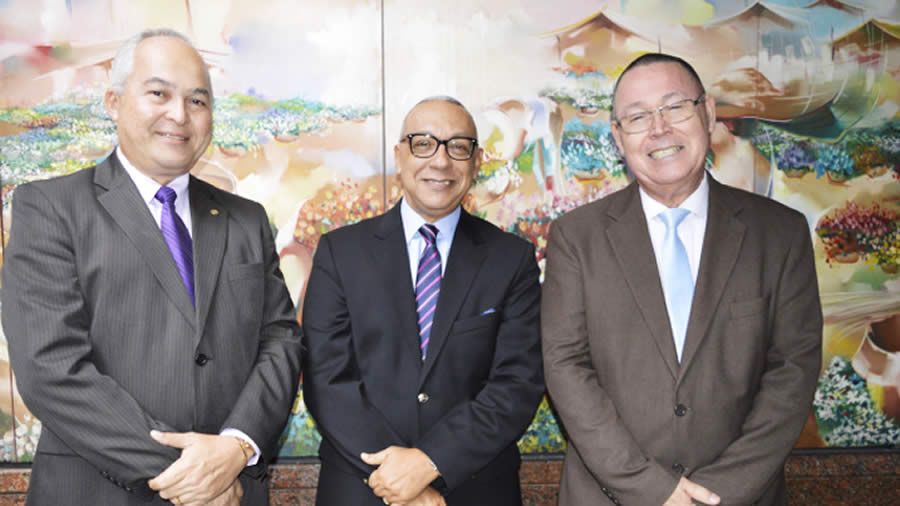 Da esquerda para direita: Diretor Social e Corretor de Seguros Sr. Josimar Antunes, Presidente do Clube e executivo da Previsul Seguradora, Fausto Dórea e o Diretor Financeiro e Corretor de Seguros Edson Magalhães.