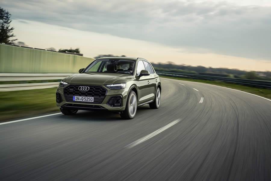 Audi entrega primeiras unidades dos novos Q5 e o in&eacute;dito Q5 Sportback
