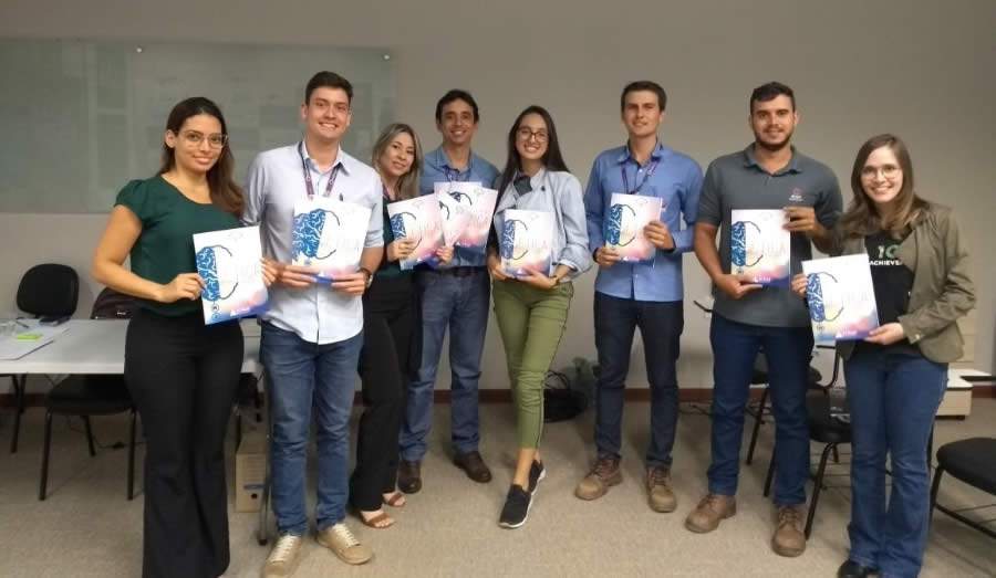 Alguns dos colaboradores da Brasal Incorpora&ccedil;&otilde;es em Goi&acirc;nia que s&atilde;o volunt&aacute;rios na Junior Achievement - Divulga&ccedil;&atilde;o