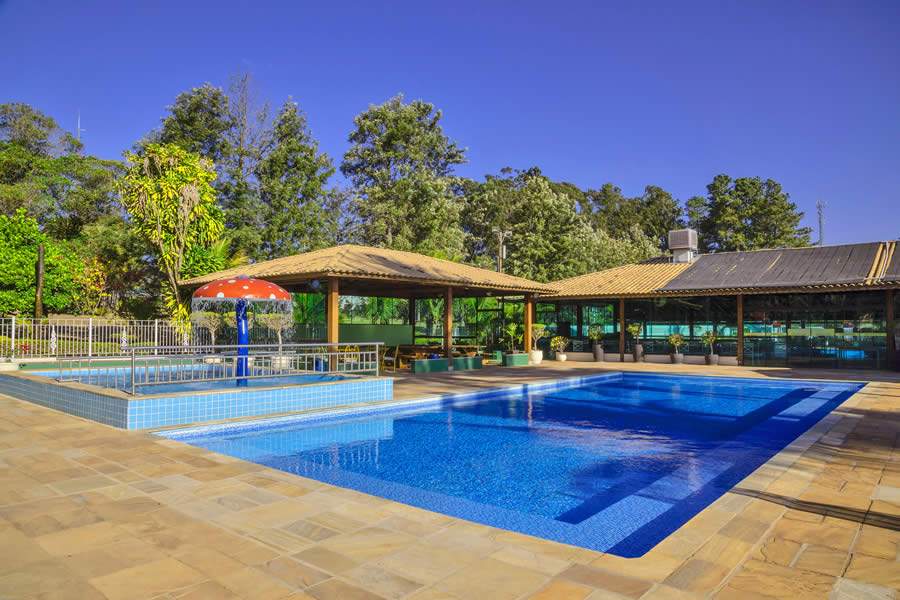 Uma das piscinas do Brotas Eco Resort - Divulgação