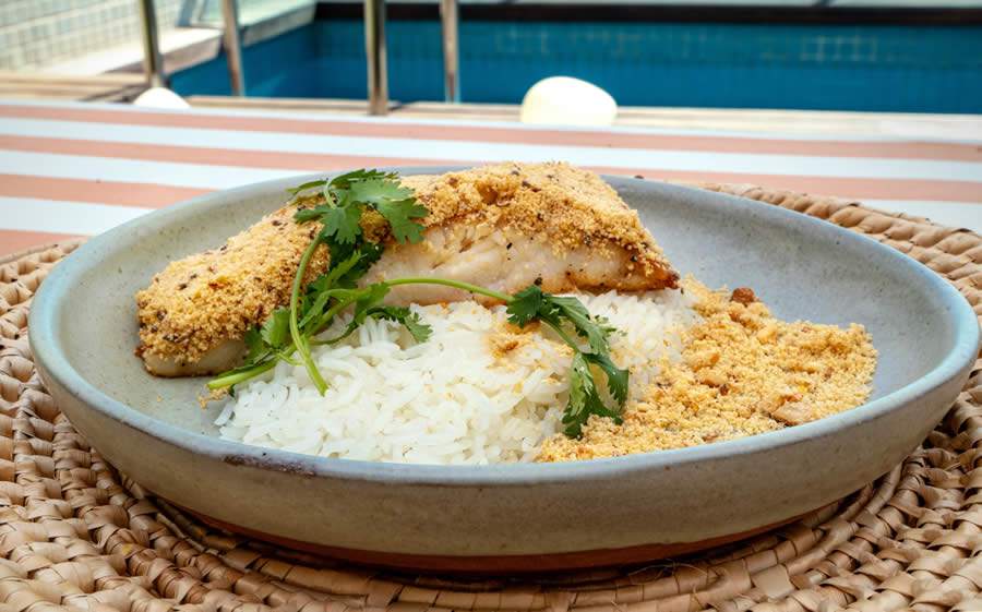 Youtuber Glauber Britto, do canal Champagne com Dendê, ensina receita econômica para substituir o Bacalhau no almoço em família