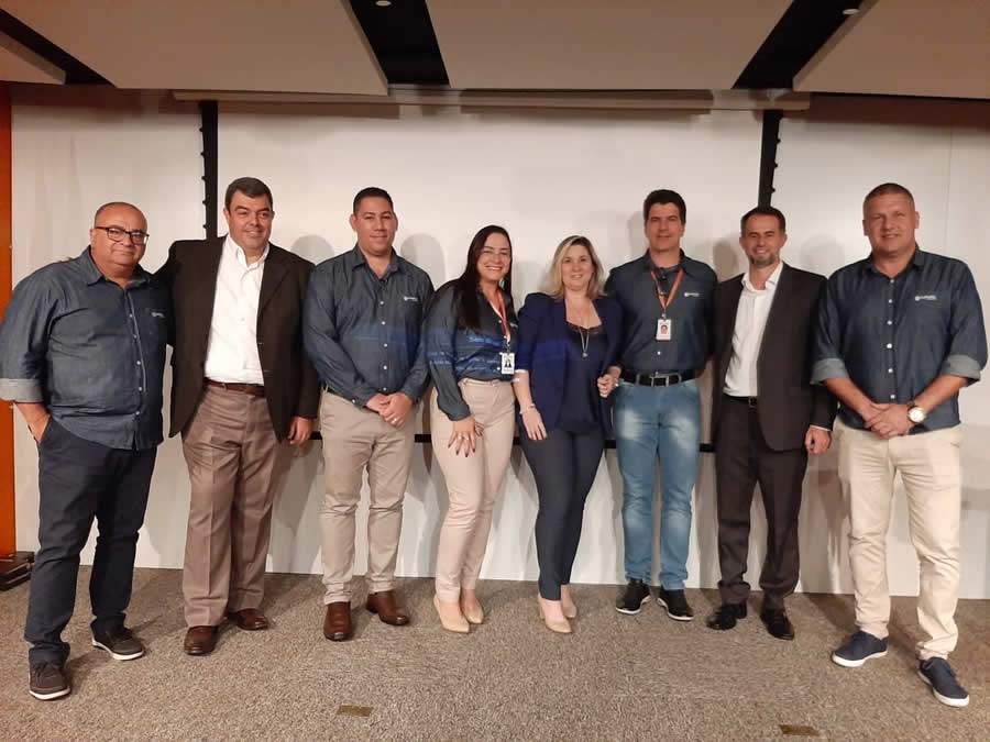 Da esquerda para direita: Rog&eacute;rio Victorio (Capemisa); Marco Marques (CCS-RJ); Leonardo Balbino (Capemisa); Claudia J&eacute;ssica (Capemisa); Dayse Magesti (CCS-RJ); Paulo Gomes (Capemisa); Luiz M&aacute;rio (CCS-RJ) e Roberto Azevedo (Capemisa) Foto: Divulga&ccedil;&atilde;o