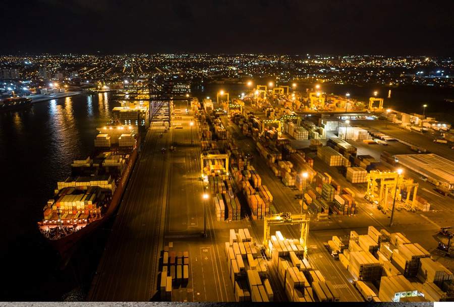 Portonave conclui com sucesso descarga dos ca&ccedil;as Gripen F-39