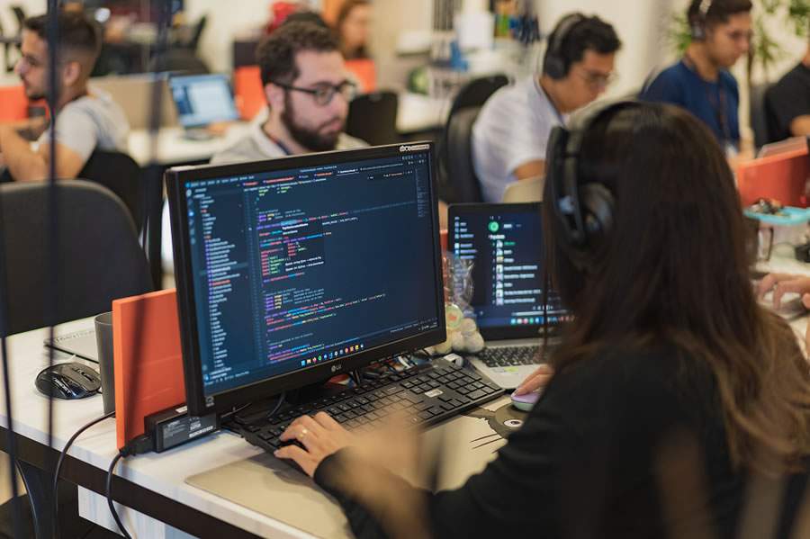 A educação como chave na retenção de talentos na tecnologia