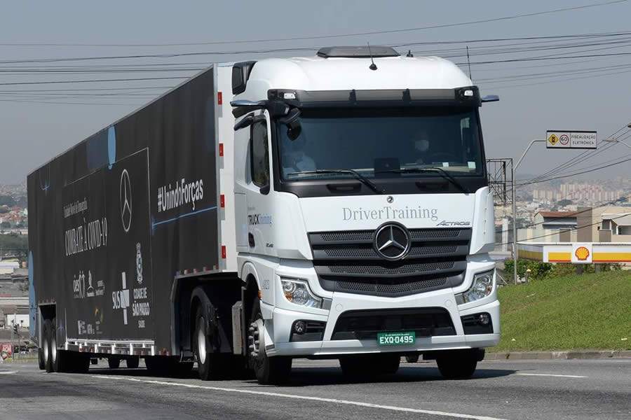 Mercedes-Benz e CIES Global colocam em operação Unidade Móvel para pequenas cirurgias