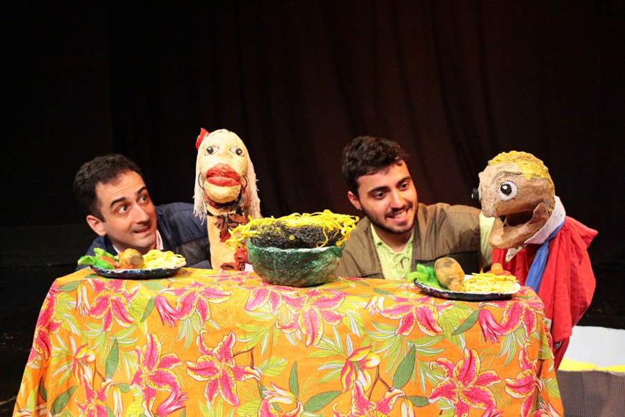 Teatro de gra&ccedil;a e exposi&ccedil;&atilde;o de brinquedos para crian&ccedil;as da periferia de S&atilde;o Paulo