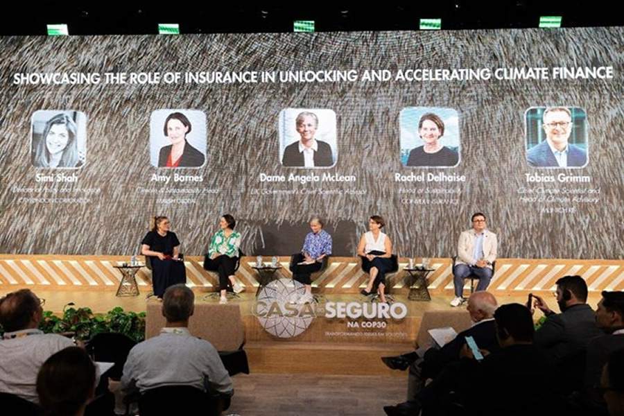 Da esq. Para dir: Simi Shah, Amy Barnes, Dame Angela MacLean, Rachel Dehaise e Tobias Grimm