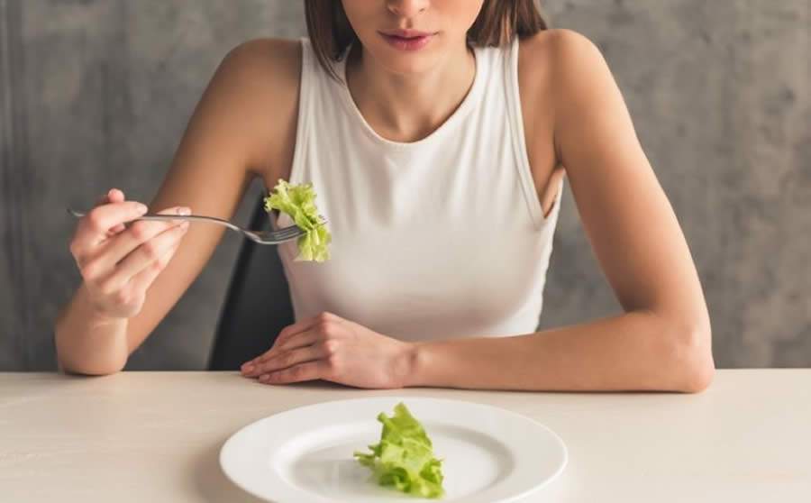 Quarentena: não é hora de fazer dietas restritivas, que podem prejudicar a saúde e o sistema imune