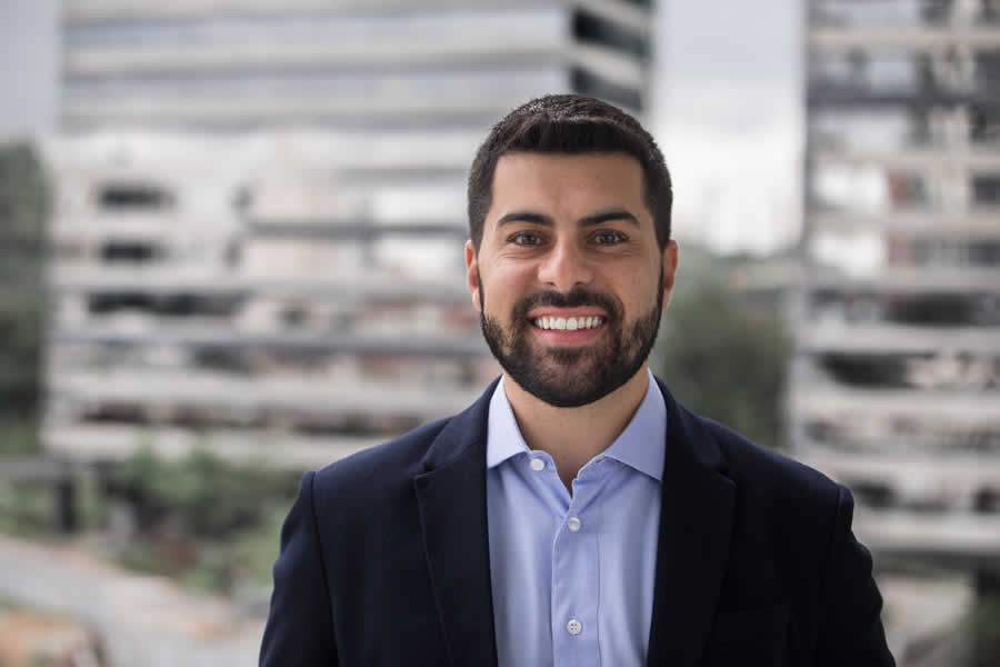 Curr&iacute;culo tradicional ou v&iacute;deo no Tik Tok?