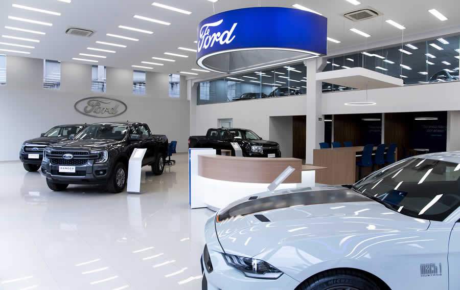 Ford inaugura concession&aacute;ria Sinal em Alphaville pronta para carros el&eacute;tricos