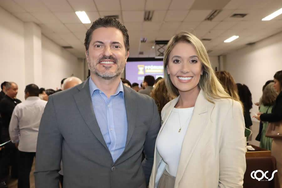  da esquerda para a direita, Victor Sodr&eacute; e Priscila Portal, membros da comiss&atilde;o organizadora do Congresso