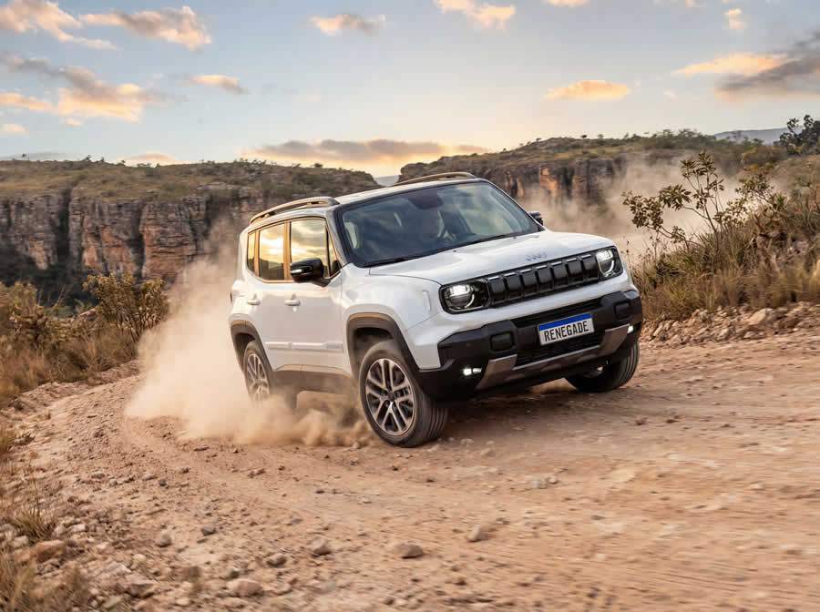 Com novas grades frontais, que destacam as tradicionais sete fendas, seguindo as novas linhas de design da Jeep, o Novo Renegade refor&ccedil;a a iconicidade do modelo logo &agrave; primeira vista 