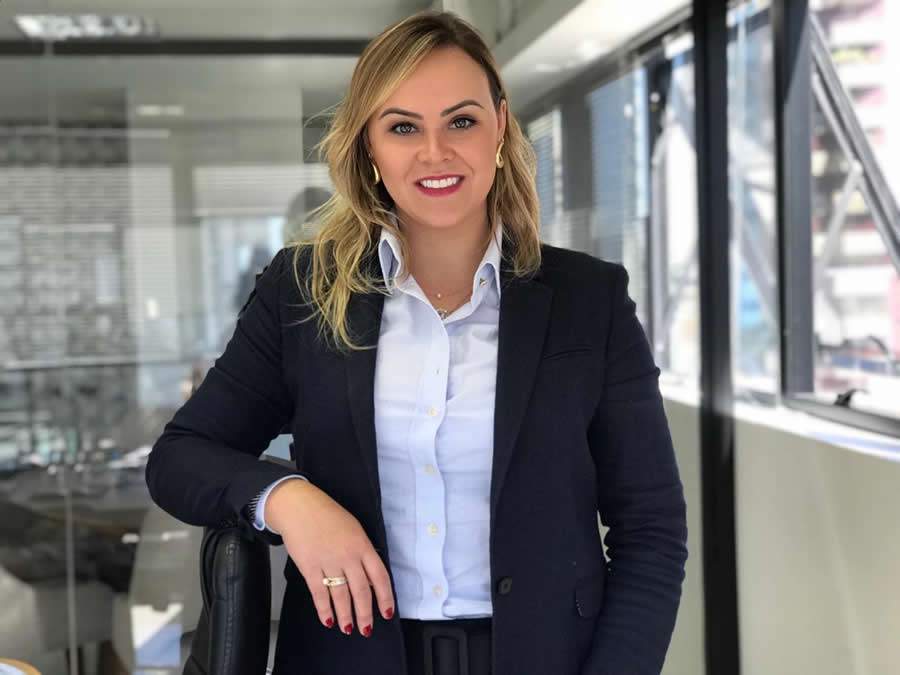 A advogada Morgana Borssuk, especialista em direito imobili&aacute;rio, assume novamente a presid&ecirc;ncia do BNI Liberty Curitiba
