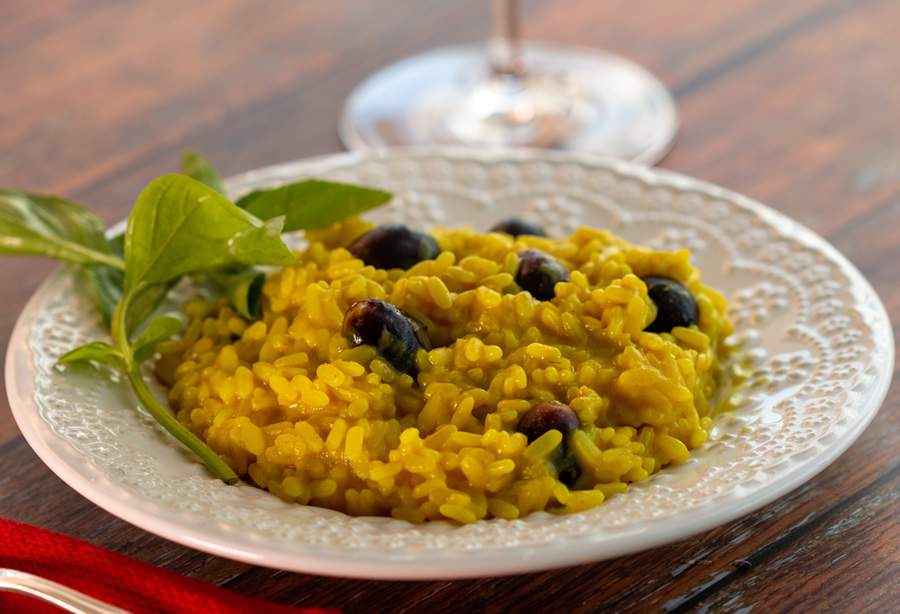Risoto de açafrão e uvas