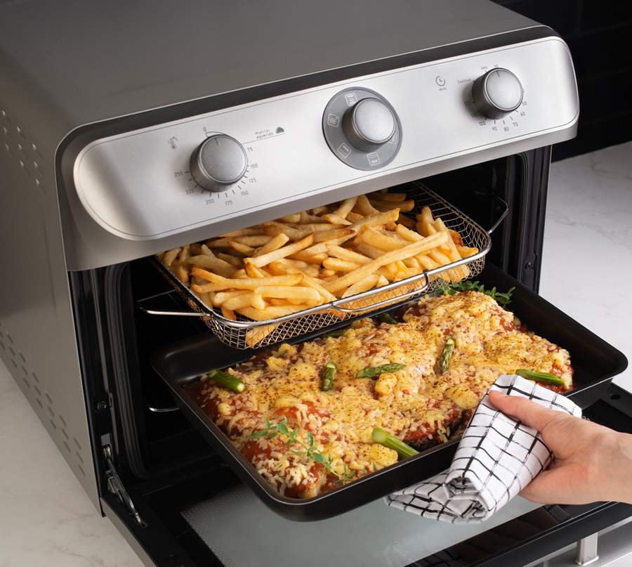 Ap&oacute;s lan&ccedil;amento da Mueller que combina air fryer e forno em um &uacute;nico eletrodom&eacute;stico, a marca apresenta um ebook com receitas r&aacute;pidas e pr&aacute;ticas. | Foto: divulga&ccedil;&atilde;o Mueller