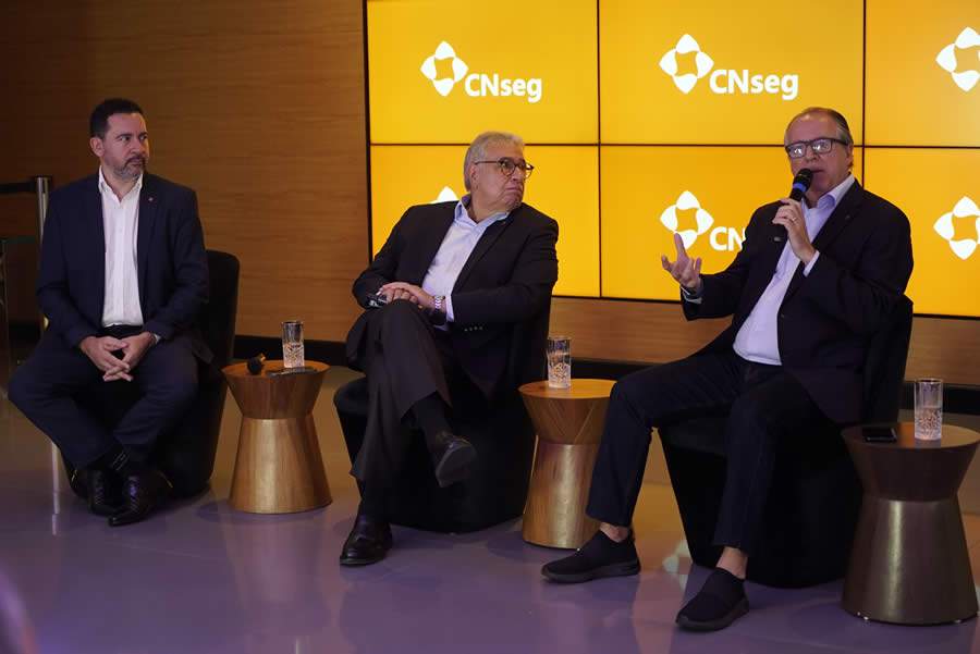 Dyogo Oliveira, Marcio Coriolano e Roberto Santos
