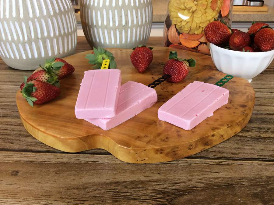 Picolé Cremoso com Mousse de Morango Zero Açúcar