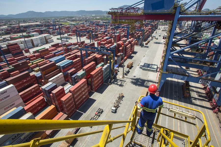 Há duas vagas presenciais no Tecon Santos