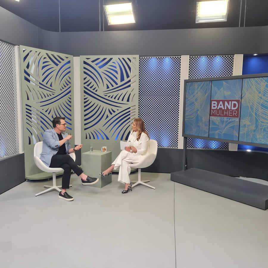 Foto Divulgacao_CEO da ACG Home Care, Alexandre Pires, e entrevistado pela jornalista Regina Lima, no Saude em Casa, Band Mulher