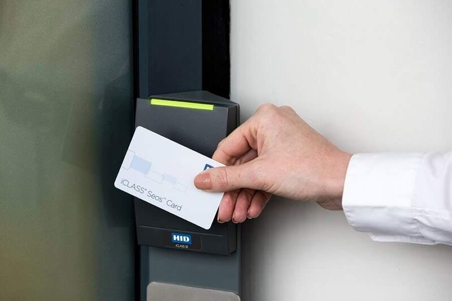 Clonagem de crach&aacute;s exp&otilde;e fragilidade das empresas e tecnologia j&aacute; oferece ant&iacute;doto