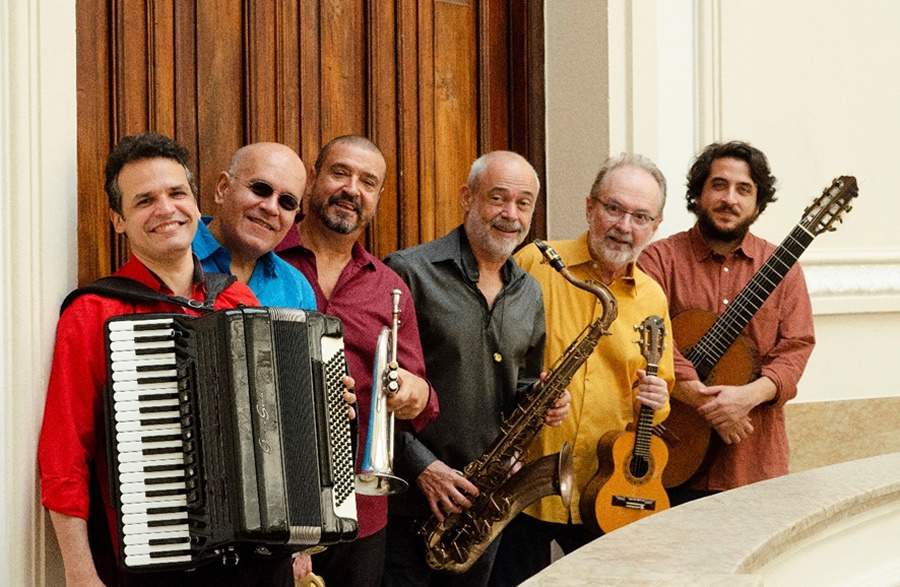 Sexteto instrumental liberado por Henrique Cazes (cavaquinho) far&aacute; 12 apresenta&ccedil;&otilde;es em 4 capitais