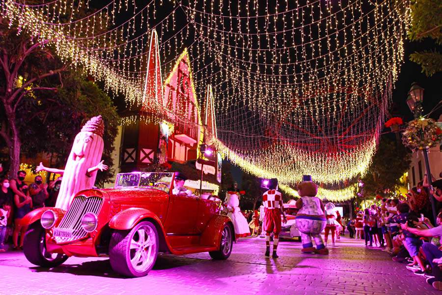 Programa&ccedil;&atilde;o conta com parada de Natal noturna - CR&Eacute;DITO FOTO: ANDERSON TORRES