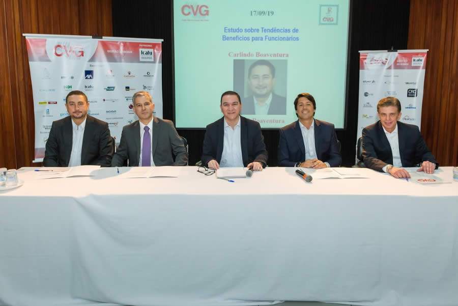 mesa: Carlindo Boaventura, diretor Executivo na CBJR Boaventura, Francisco Toledo, diretor Executivo na Scor Brasil Re e vice-presidente Regional na Scor Global Life Am&eacute;ricas, Silas Kasahaya, presidente do CVG-SP, Guilherme Hinrichsen, vice-presidente Comercial na Icatu Seguros, e Leonardo Stivanin, Head de Estrat&eacute;gia na MetLife. - Cr&eacute;dito das fotos: Antranik Photos