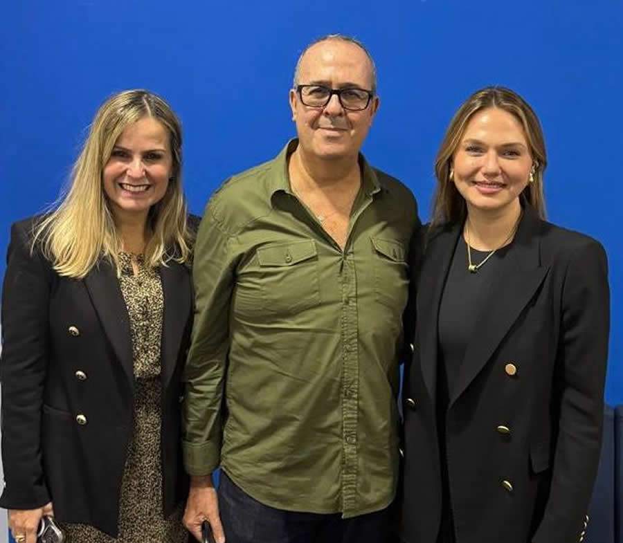 Denise Carvalho, diretora comercial Saúde &amp; Odonto da SulAmérica (E); César Braga, 1º Secretário da Aconseg-RJ; e Raquel Reis, CEO de Saúde &amp; Odonto da SulAmérica– Foto: Divulgação