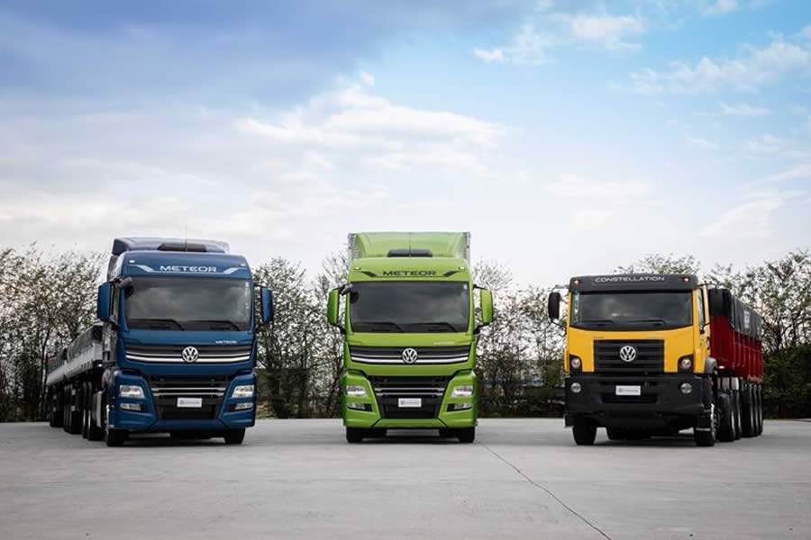 Ano novo, manual digital: caminh&otilde;es e &ocirc;nibus Volkswagen inovam com informa&ccedil;&otilde;es on-line