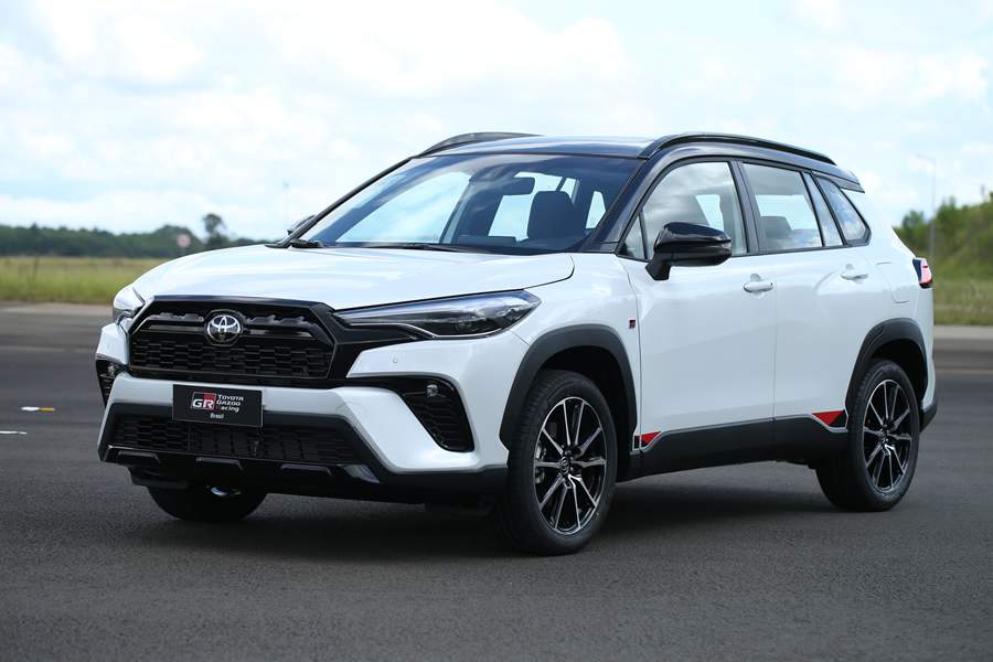 TOYOTA GAZOO Racing amplia portf&oacute;lio com dois novos produtos: Hilux GR-S e Corolla Cross GR-Sport