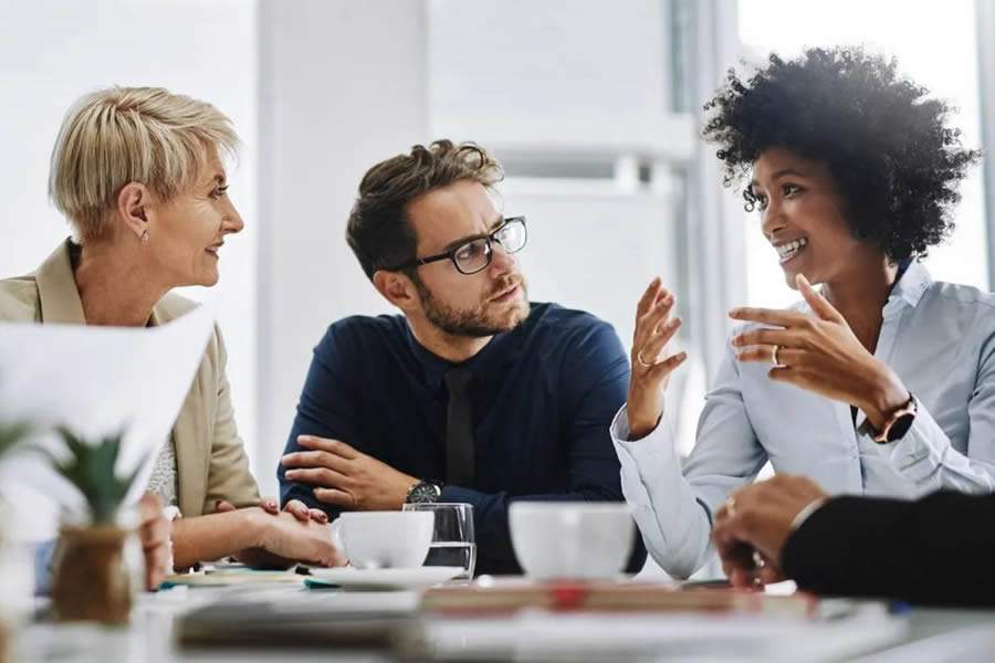 A especialista dá 5 dicas para um clima organizacional mais saudável - Divulgação | Faculdade Santa Marcelina | ShutterStock