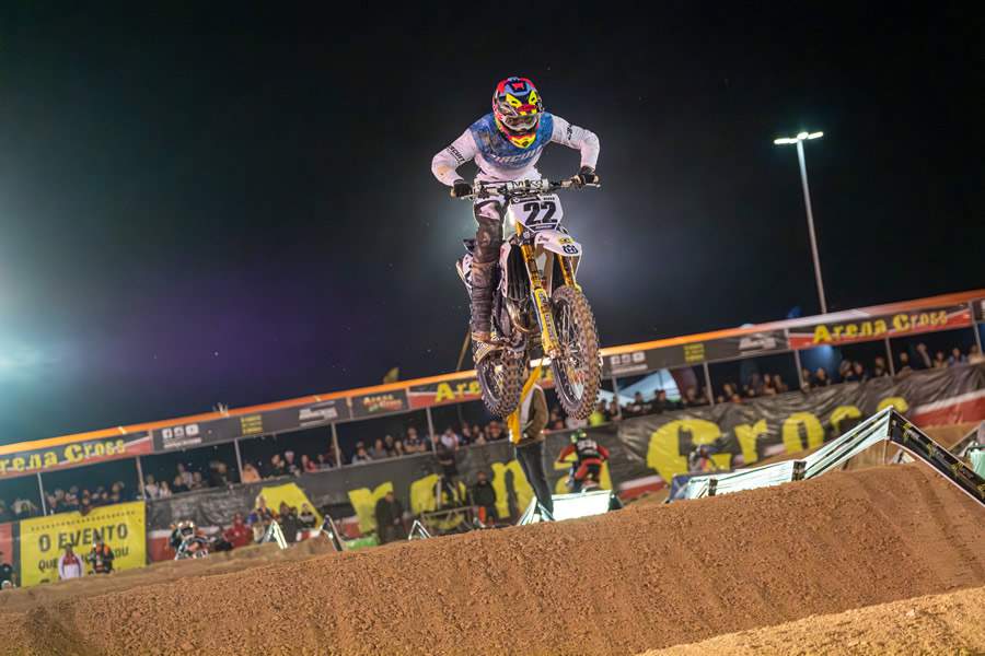 Ramyller Alves e Heitor Matos, pilotos oficiais Husqvarna, abrem o Arena Cross 2023 com p&oacute;dio